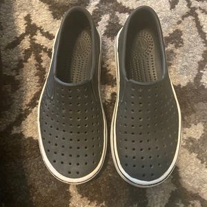 Native shoes, kids J1, black